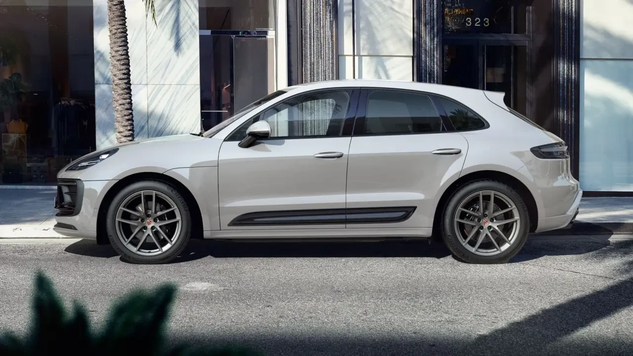 2024 Porsche Macan - Image 2 of 7