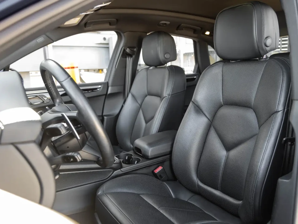 2024 Porsche Macan - Image 5 of 6