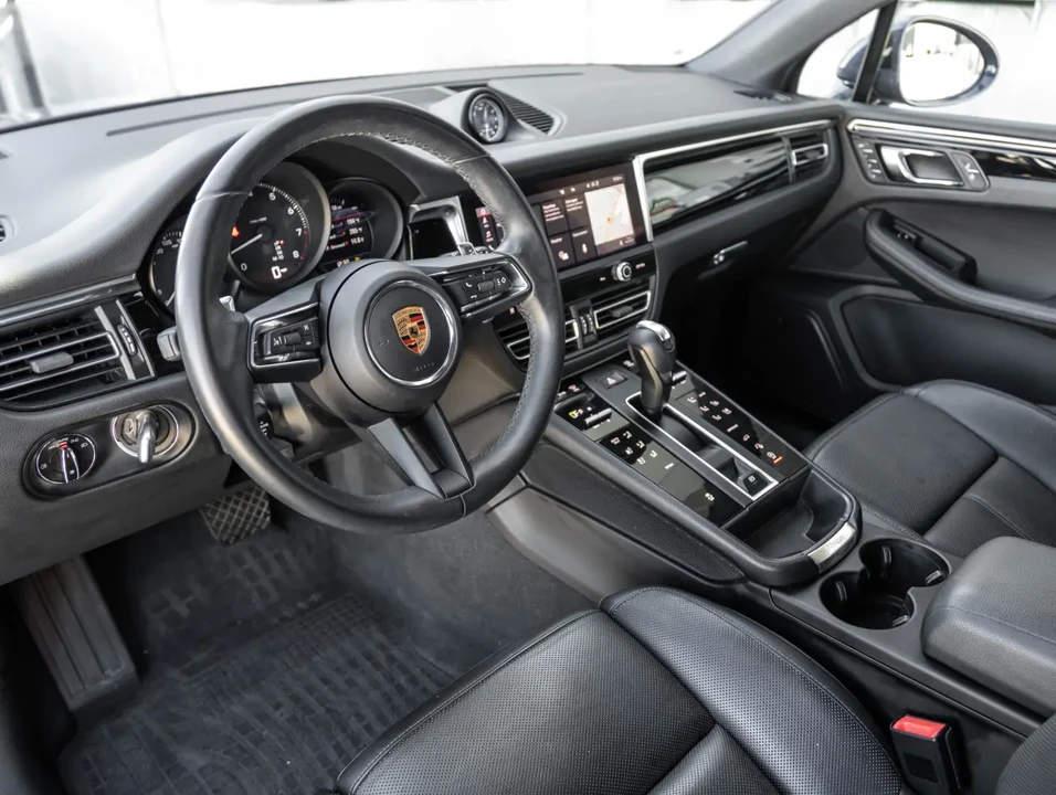 2024 Porsche Macan - Image 4 of 6
