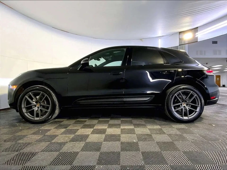 2024 Porsche Macan - Image 2 of 13