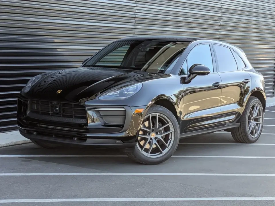 2024 Porsche Macan - Image 9 of 13