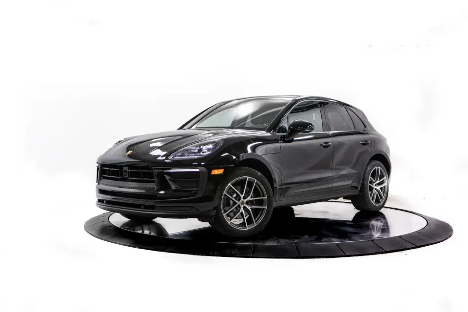 2024 Porsche Macan - Image 11 of 13