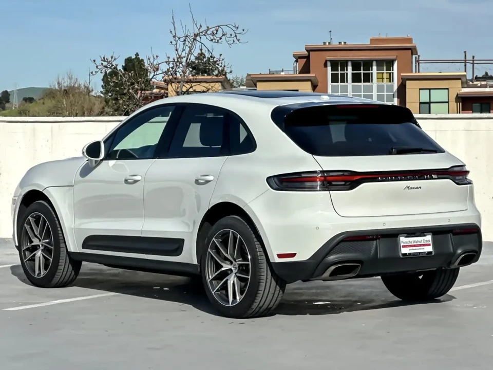 2024 Porsche Macan - Image 3 of 16