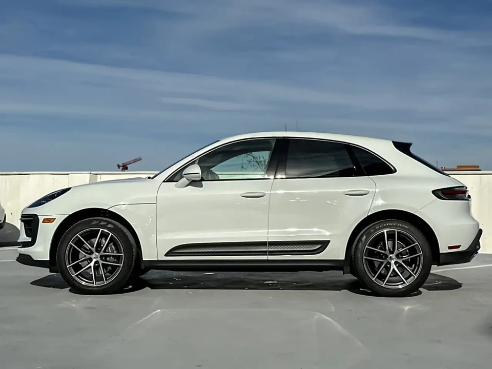 2024 Porsche Macan - Image 2 of 16