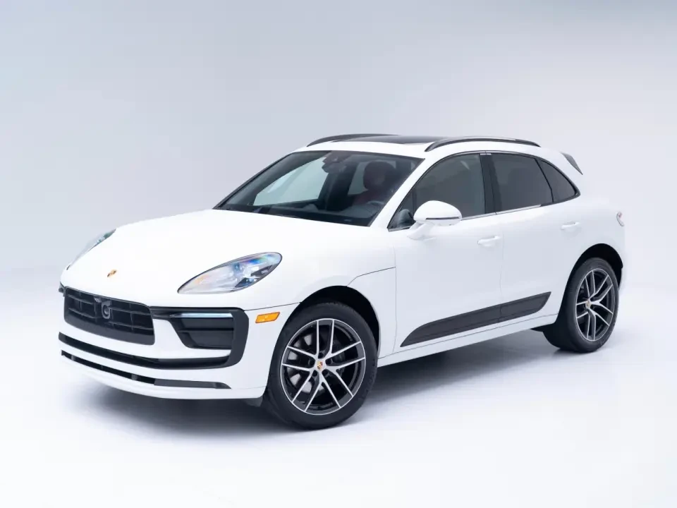 2024 Porsche Macan - Image 13 of 16