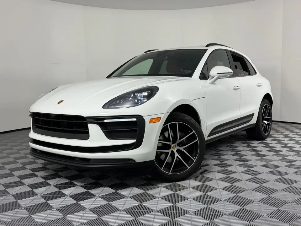 2024 Porsche Macan - Image 12 of 16