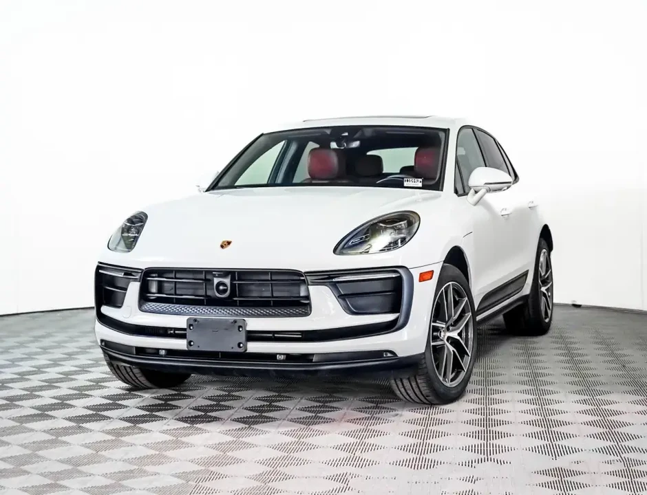2024 Porsche Macan - Image 16 of 16