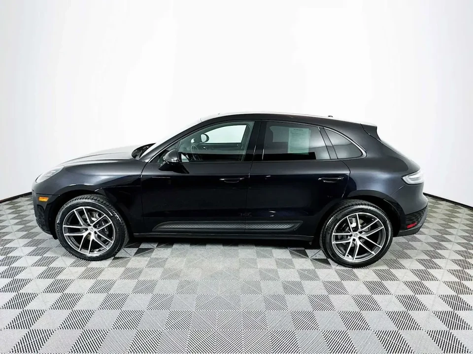 2024 Porsche Macan - Image 2 of 13