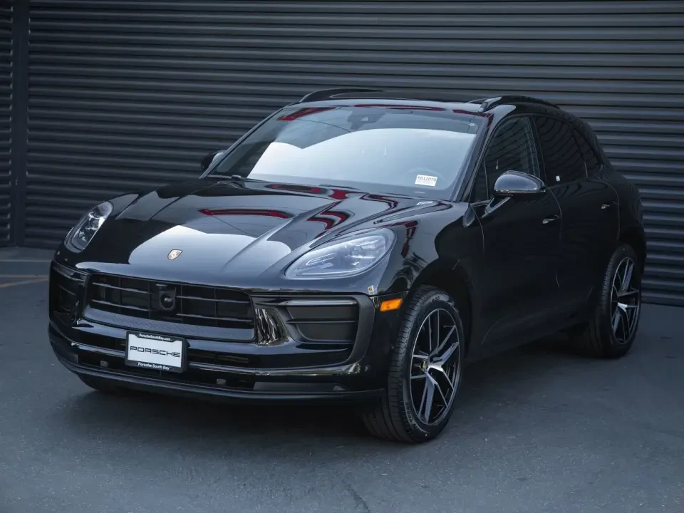 2024 Porsche Macan - Image 10 of 13
