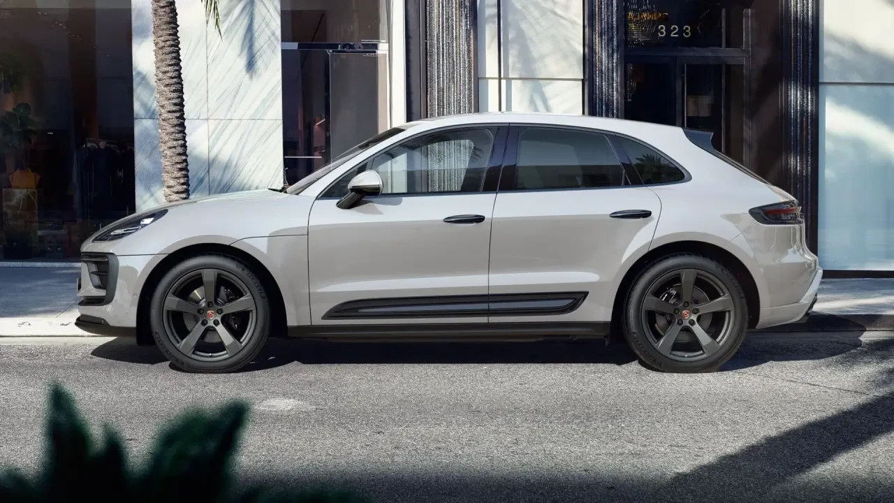 2024 Porsche Macan - Image 2 of 8