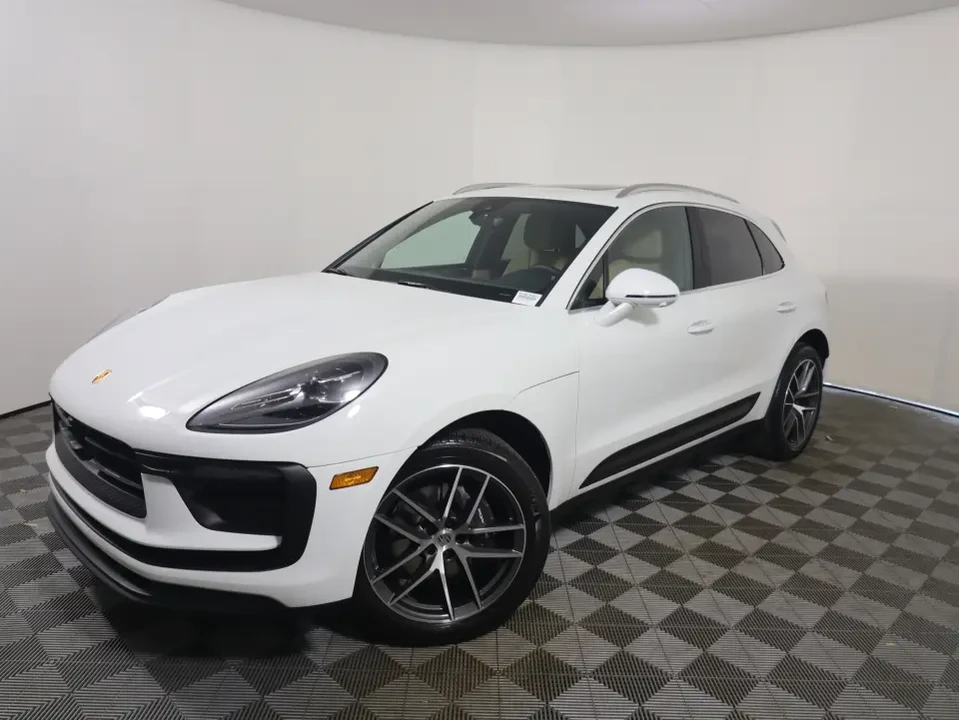 2024 Porsche Macan - Image 9 of 13