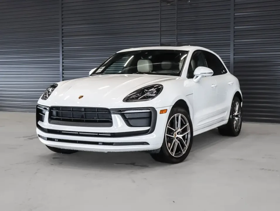 2024 Porsche Macan - Image 12 of 13