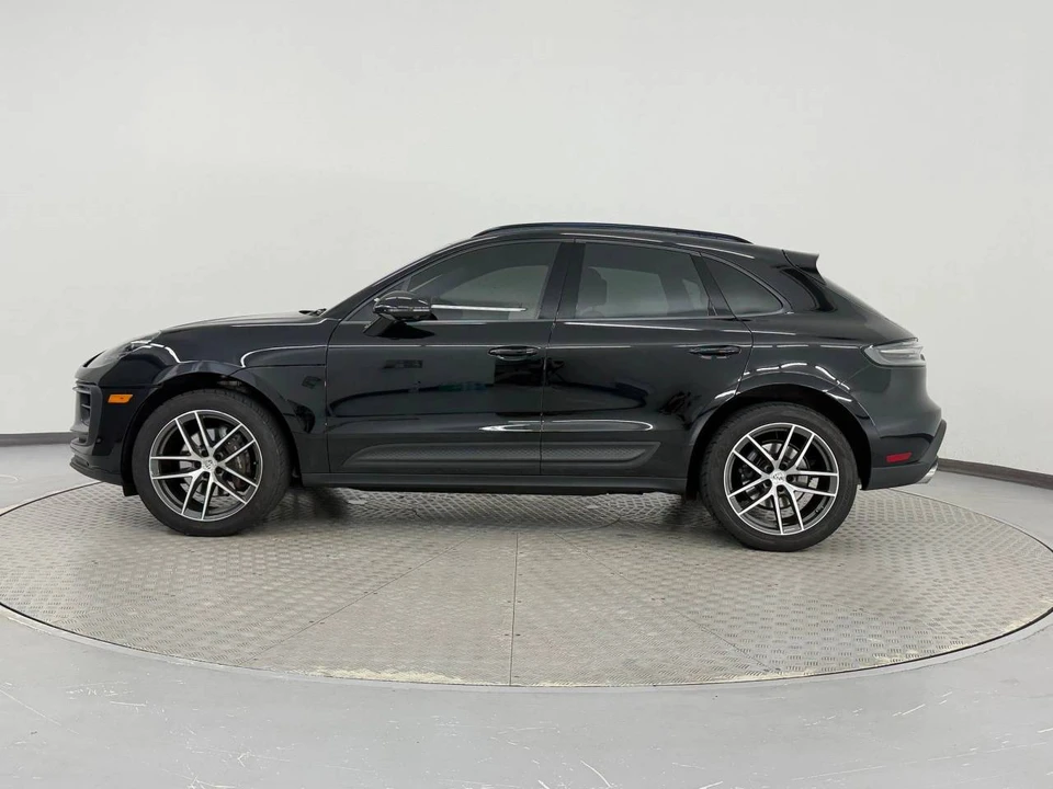 2024 Porsche Macan - Image 2 of 5
