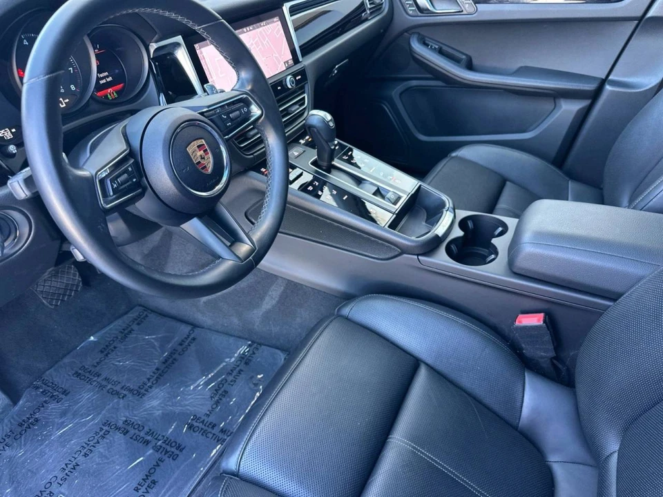 2024 Porsche Macan - Image 4 of 5
