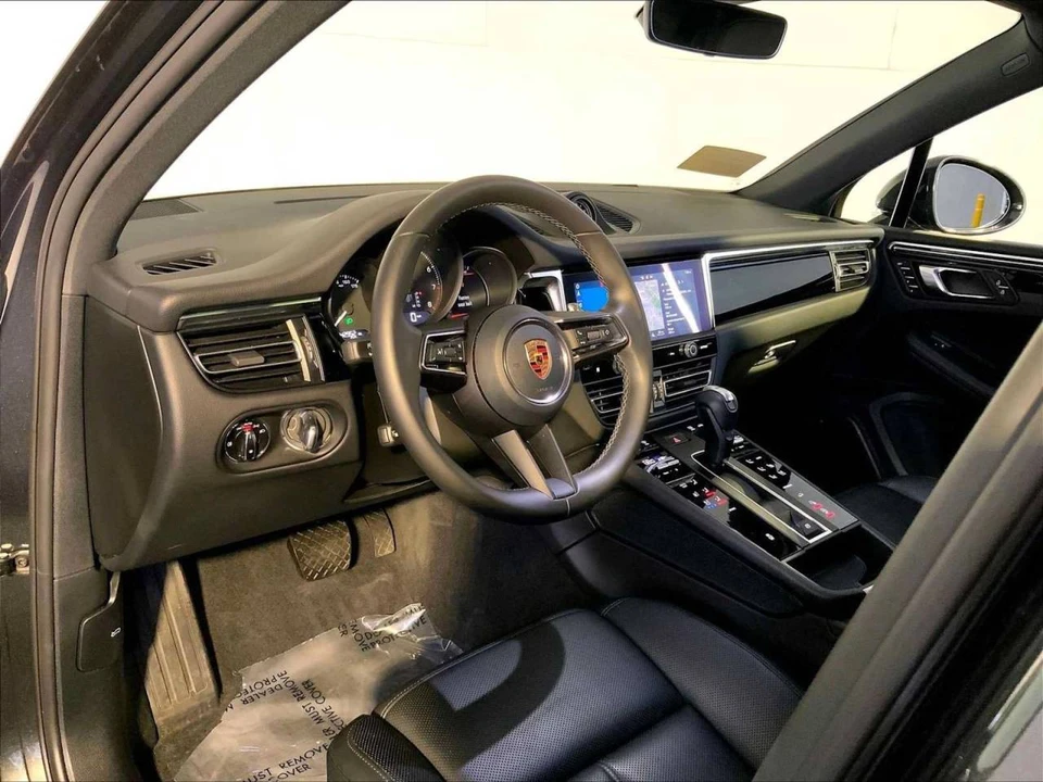 2024 Porsche Macan - Image 4 of 5