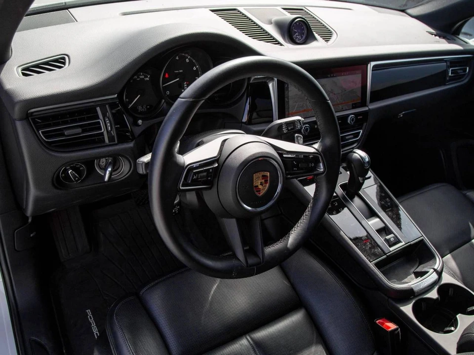 2024 Porsche Macan - Image 4 of 5