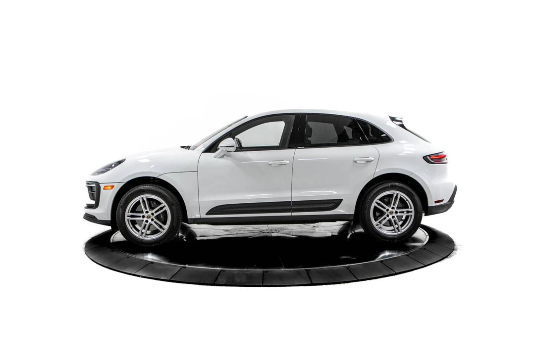 2024 Porsche Macan - Image 2 of 5