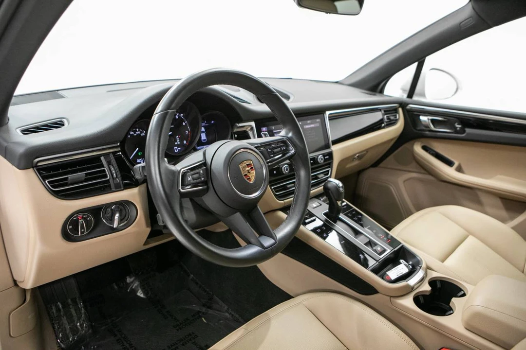 2024 Porsche Macan - Image 4 of 5