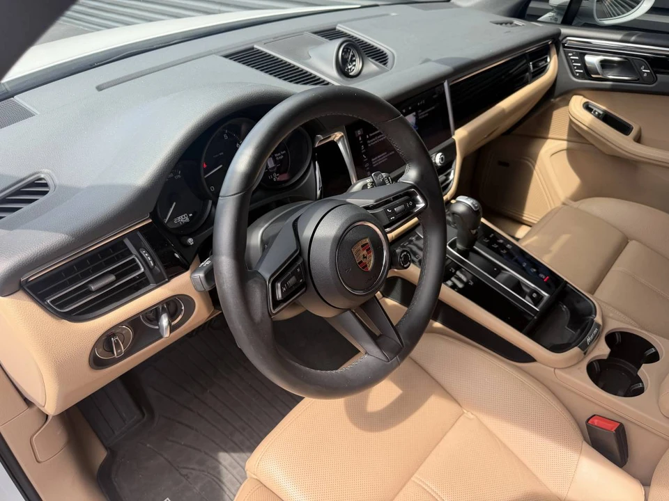 2024 Porsche Macan - Image 4 of 5