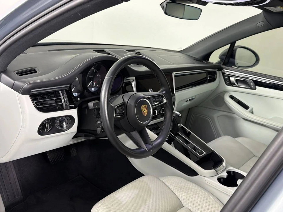 2024 Porsche Macan - Image 4 of 5