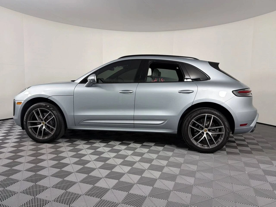 2024 Porsche Macan - Image 2 of 5