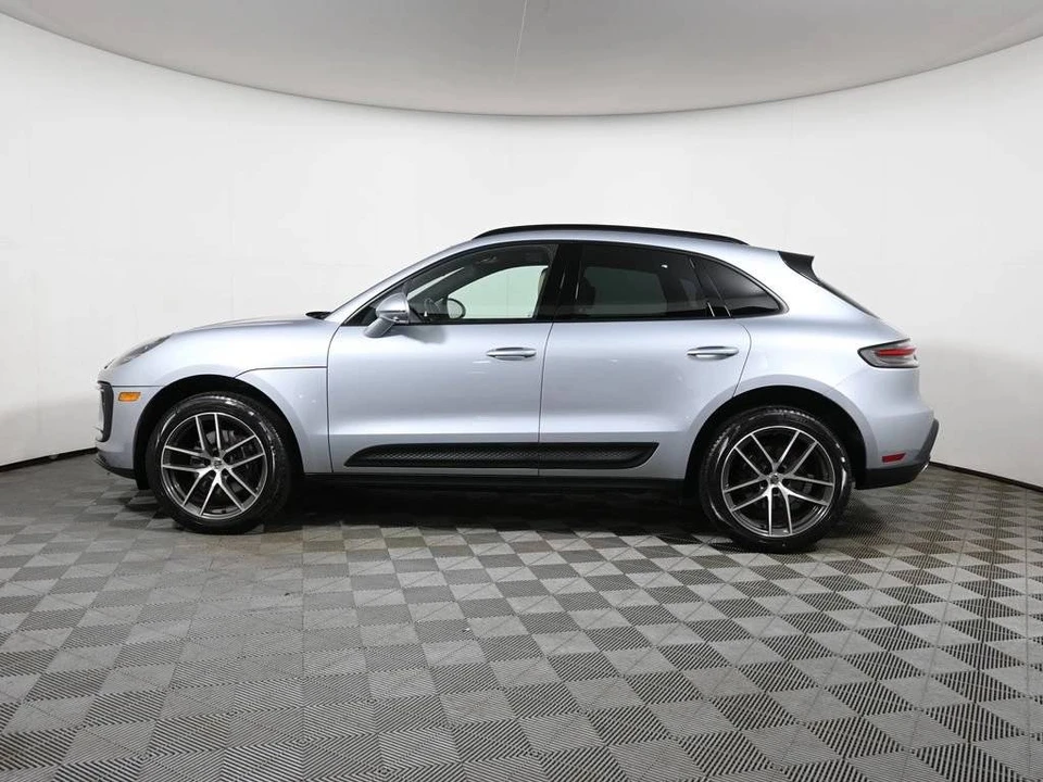 2024 Porsche Macan - Image 2 of 5