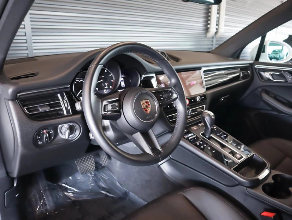 2024 Porsche Macan - Image 4 of 5