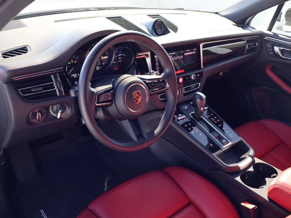 2024 Porsche Macan - Image 4 of 5