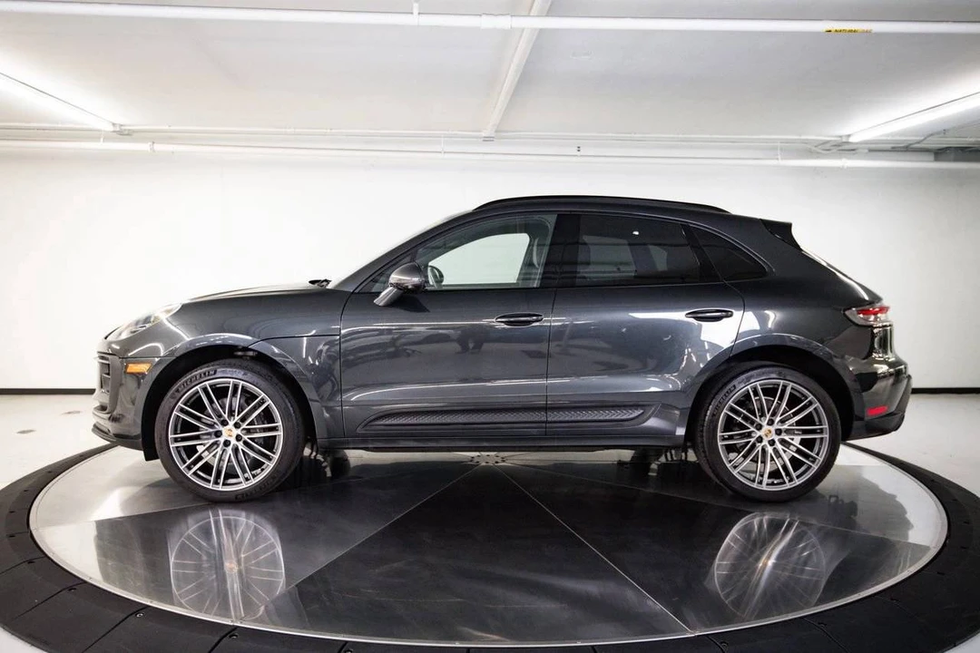 2024 Porsche Macan - Image 3 of 5