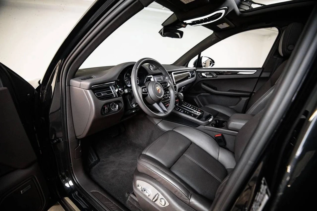 2024 Porsche Macan - Image 4 of 5