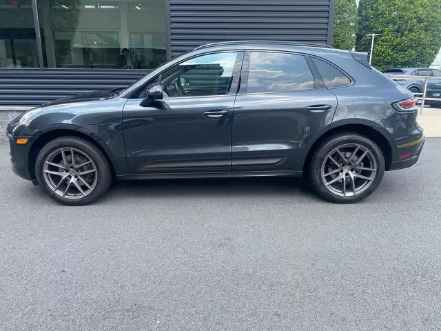 2024 Porsche Macan - Image 14 of 31