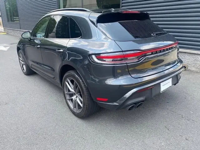 2024 Porsche Macan - Image 22 of 31