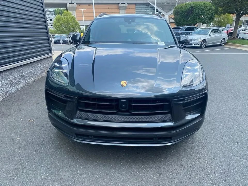 2024 Porsche Macan - Image 27 of 31