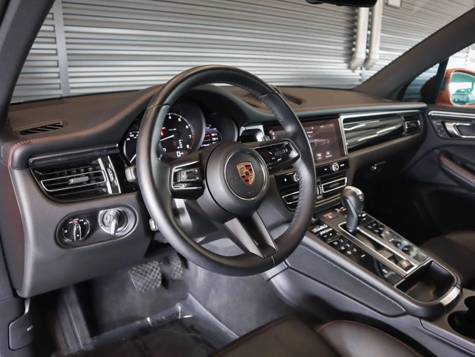 2024 Porsche Macan - Image 4 of 5