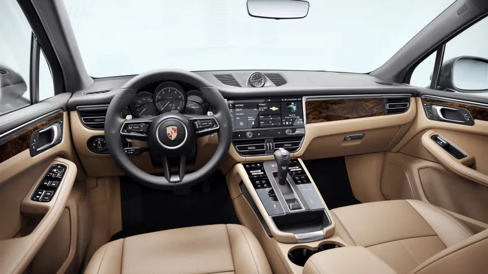 2024 Porsche Macan - Image 27 of 30
