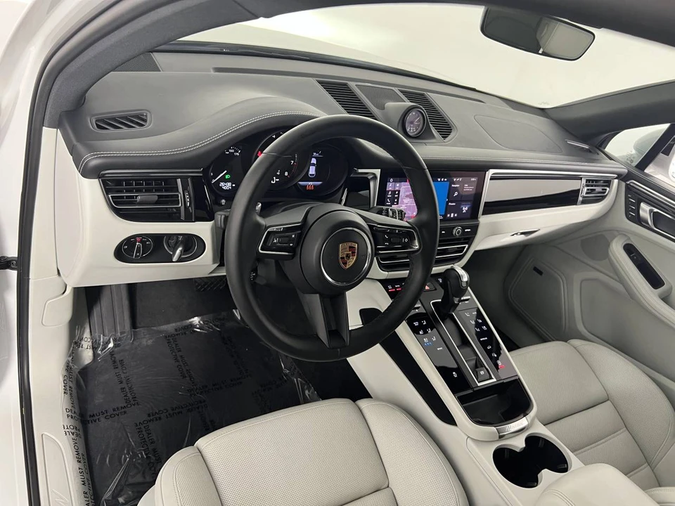 2024 Porsche Macan - Image 4 of 5