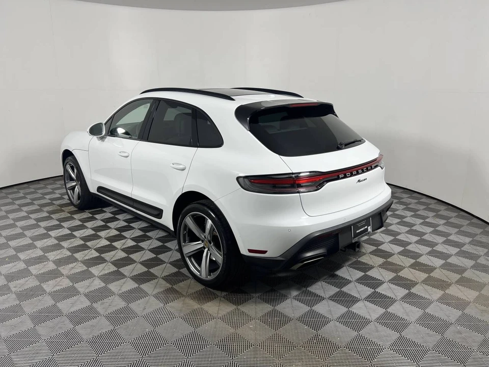 2024 Porsche Macan - Image 3 of 5