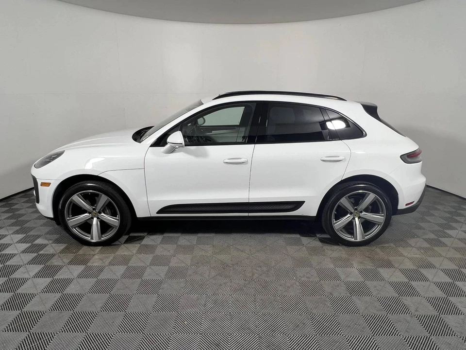 2024 Porsche Macan - Image 2 of 5