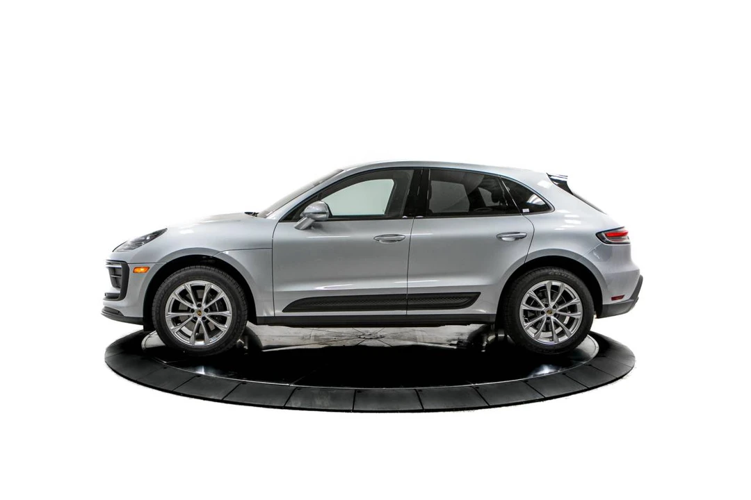 2024 Porsche Macan - Image 2 of 5