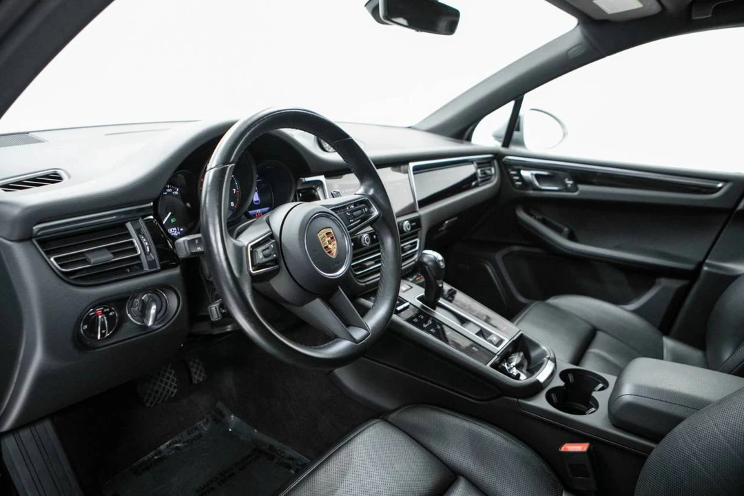 2024 Porsche Macan - Image 4 of 5