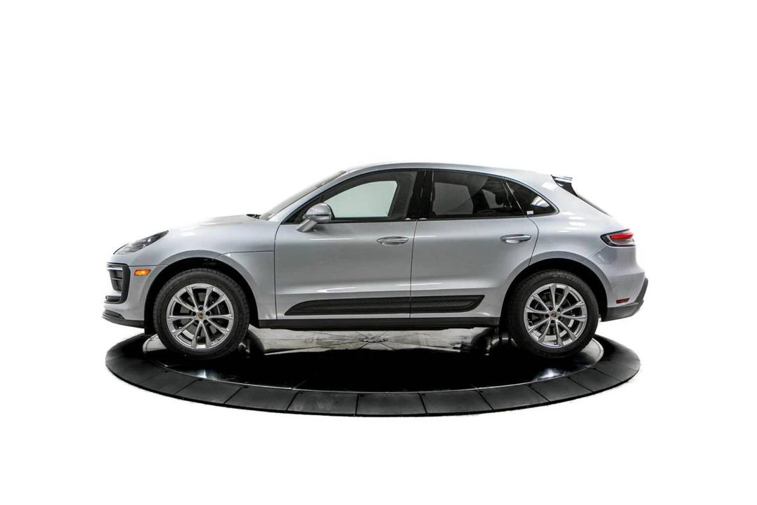 2024 Porsche Macan - Image 2 of 5