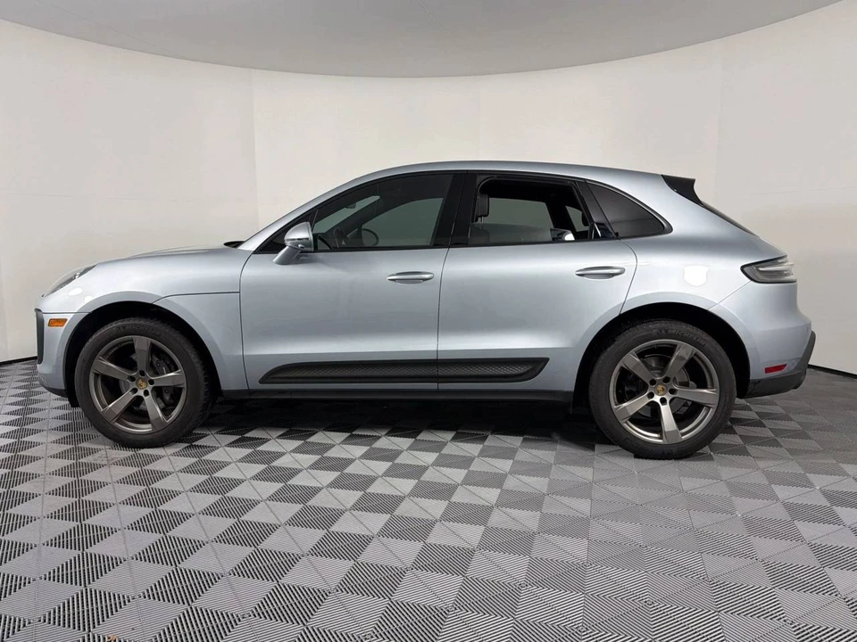 2024 Porsche Macan - Image 2 of 5