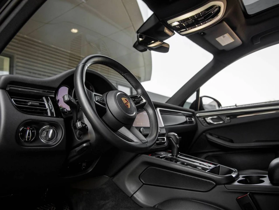 2024 Porsche Macan - Image 4 of 5