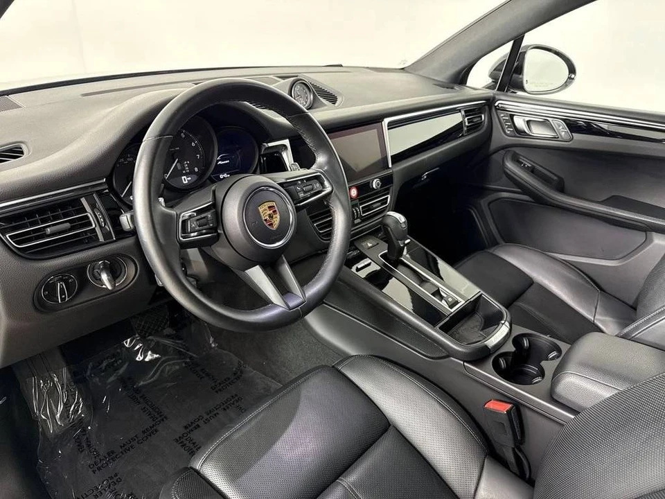 2024 Porsche Macan - Image 4 of 5