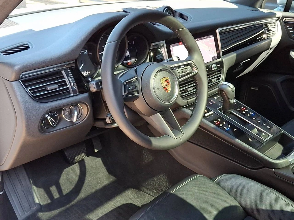 2024 Porsche Macan - Image 4 of 5
