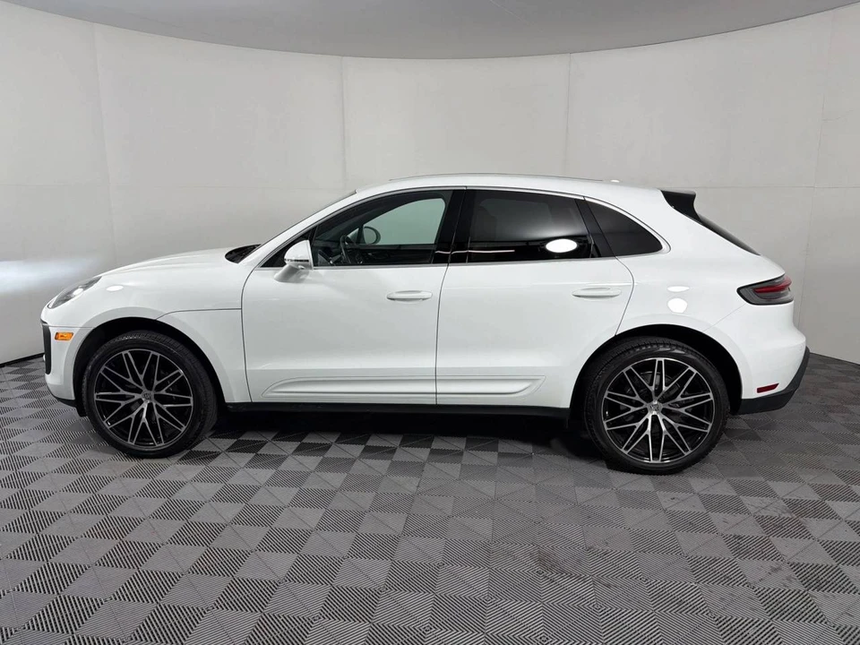 2024 Porsche Macan - Image 2 of 5