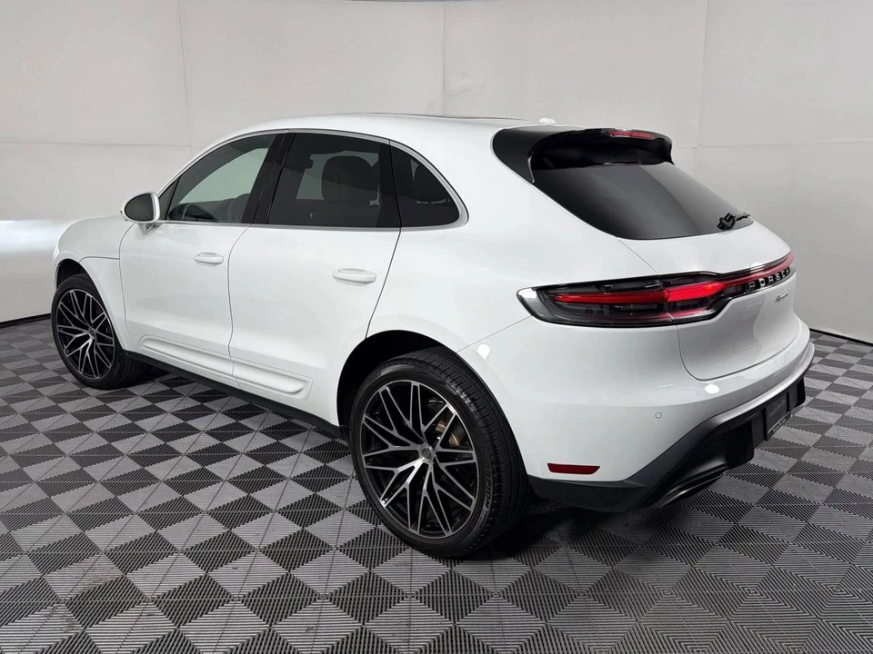 2024 Porsche Macan - Image 3 of 5