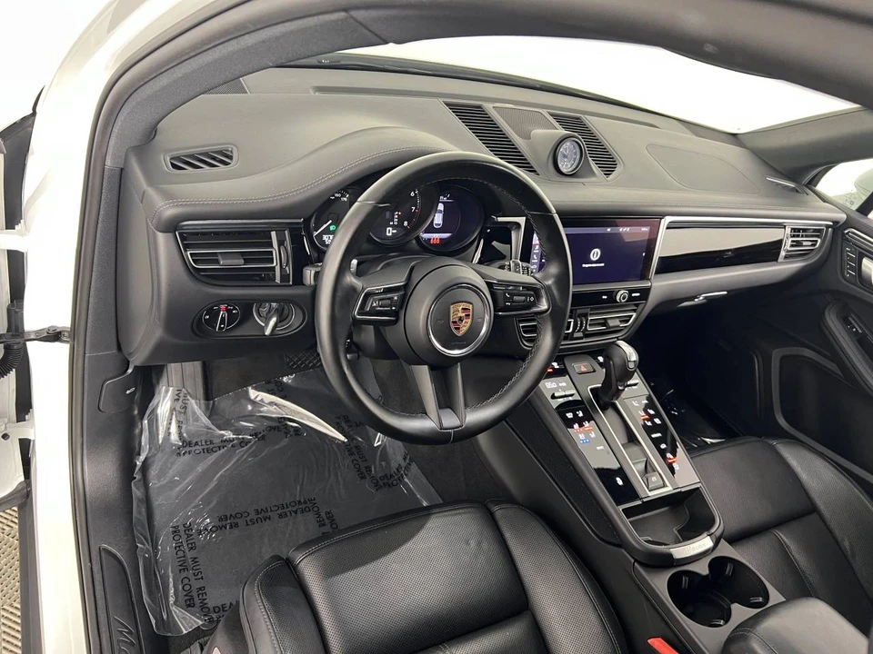 2024 Porsche Macan - Image 4 of 5