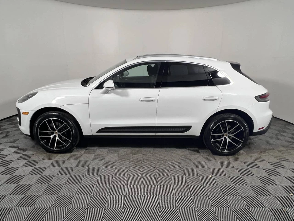 2024 Porsche Macan - Image 2 of 5