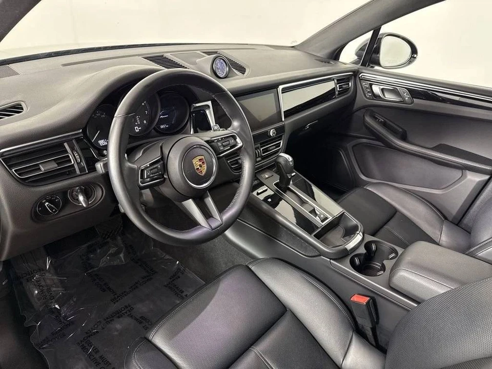 2024 Porsche Macan - Image 4 of 5
